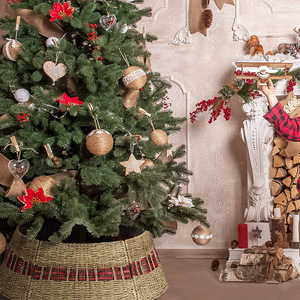 Straw Rope Woven Christmas Tree Skirt With Plaid Trim Handmade Durable Tree Base Decoration - Product Image 3