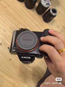 Appareil photo numérique hybride Sony A7 d'occasion en excellent état, parfait pour la photographie - Product Image 2