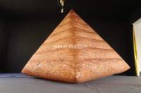 Modèle de pyramide égyptienne gonflable géant à texture de pierre réaliste, fabriqué en usine pour la décoration sur le thème de l'histoire et du désert