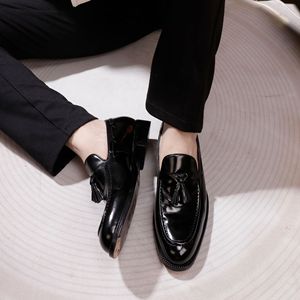 Zapatos de Hombre de Cuero Negro con Punta Redonda, Estilo Casual para Oficina, Forro de Cuero Genuino, Suela de Goma - Product Image 6