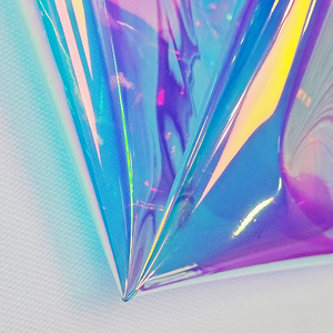 Échantillons Gratuits – Cuir Synthétique PVC Holographique Laser Métallisé Extensible et Imperméable Argenté pour Sacs, Vêtements et Ballons de Football - Product Image 5