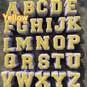 Venta al por mayor de parches de letras chenilla de alta calidad de 3,15 pulgadas 8cm, parches de letras de hierro amarillo Varsity para ropa