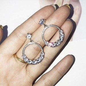 Eleganti orecchini con zirconi, stile europeo, rotondi, con strass, pendenti, per donna - Product Image 1