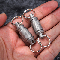 Vente en gros de porte-clés avec logo personnalisé Gadgets Porte-clés en titane Porte-clés EDC pivotant pour l'extérieur portable