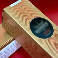 Nouvelle boîte d'emballage de style tendance populaire avec impression dorée pour une valeur de marque accrue et une présentation de whisky