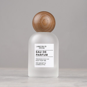 Botella de Perfume Recargable Cuadrada Plana de Vidrio Esmerilado Mate Grabado con Pulverizador y Diseño Serigrafiado - Product Image 3