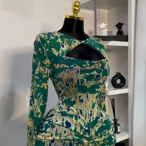 Robes portefeuille imprimées à col creux et manches longues taille haute pour femmes – Tendance - Product Image 3