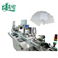 Machine d'inspection par vision et de marquage laser automatique pour cartes PVC, avec codage laser de cartes IC, impression de numéros de série et marquage de codes QR