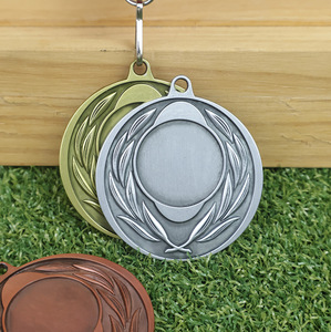 Médaille sportive personnalisée en laiton 3D gaufré pour événements sportifs d'entreprise avec logo imprimable, modèle RL-J4, idéale pour les cadeaux de marathon - Product Image 3