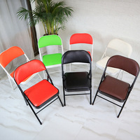 Chaise pliante de style moderne et minimaliste avec structure métallique pour conférence, bureau, formation, travail simple et mobilier d'extérieur