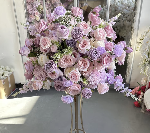 A 1730 Floral Arrangement Wedding Table