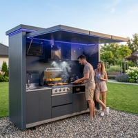 Cuisine extérieure modulaire avec barbecue Kamado, armoires, fumoir et four à pizza en acier inoxydable pour les réunions de famille