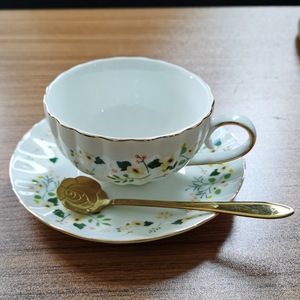 Set di Tazza e Piattino in Porcellana di Lusso Stile <span class=keywords><strong>Inglese</strong></span> ed Europeo con Design Floreale, Resistente al Calore, Regalo Aziendale - Product Image 5