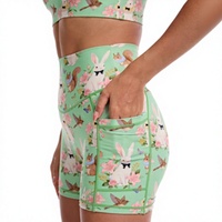 Ensemble de yoga 2 pièces pour femme : Soutien-gorge de sport à bretelles croisées et short imprimé taille haute – Tenue de sport avec option logo personnalisé