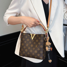 Sacs à main pour femmes au design célèbre, <span class=keywords><strong>prix</strong></span> d'usine, sacs à bandoulière en cuir rouge et noir, sacs à bandoulière élégants et originaux - Product Image 5