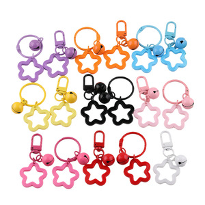 Porte-clés en métal en forme d'étoile avec pendentif cloche, porte-clés portables pour enfants et adultes, accessoires décoratifs en plusieurs couleurs - Product Image 1