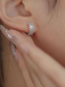 Pendientes de Aro Xinfly de Oro Blanco de 18k con Diamantes Redondos y Baguette de 0.70ct, Joyería de Diamantes Naturales - Product Image 4