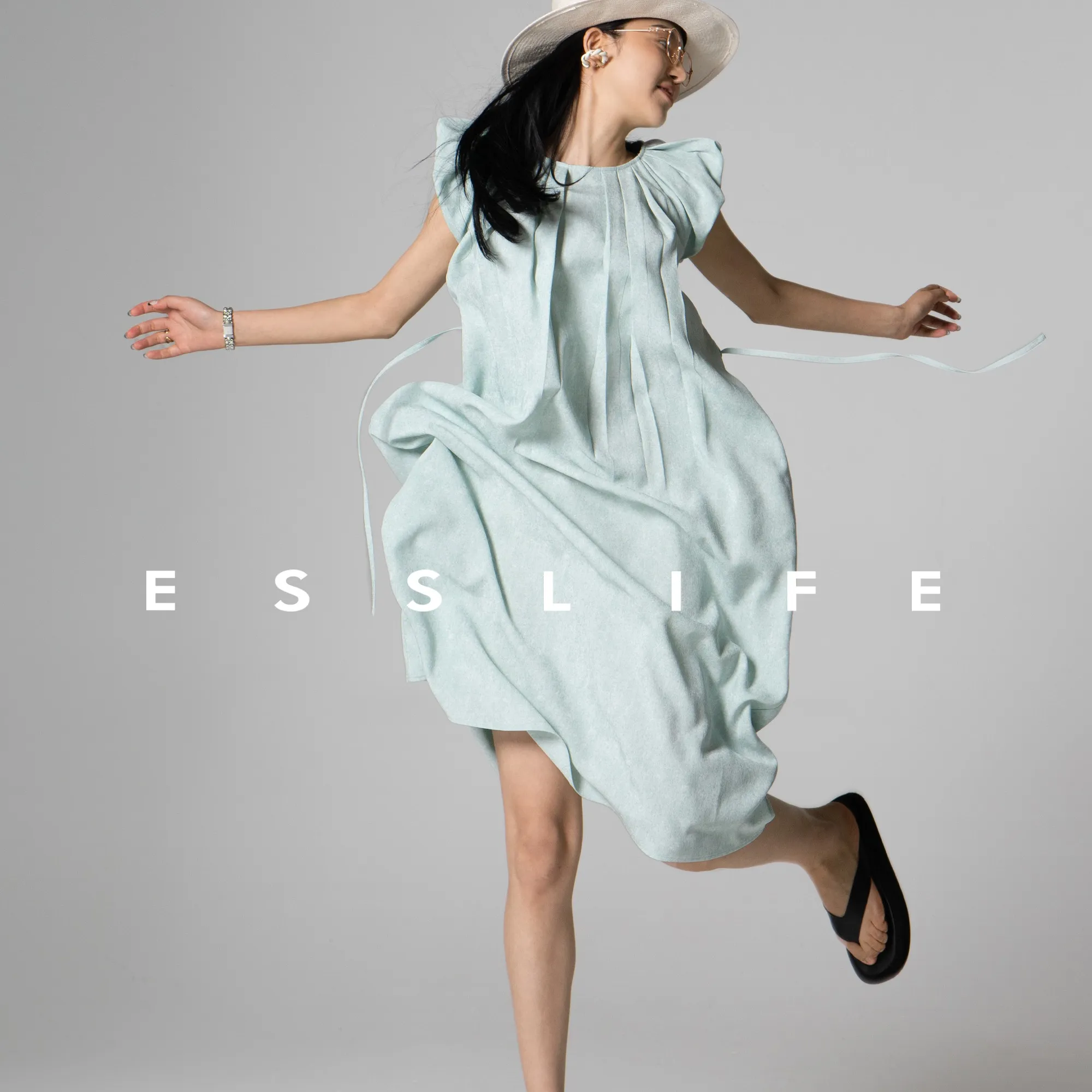 ESSLIFE 고품질 아세트산 면 및 린넨 레저 루즈한 피팅 폴드 일반 색상 대형 드레스