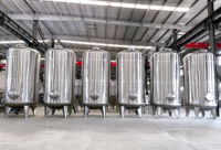Réservoir de stockage en acier inoxydable de 12 000 L, qualité alimentaire, isolé, pour le stockage de liquides, boissons, vin, jus, traitement et production
