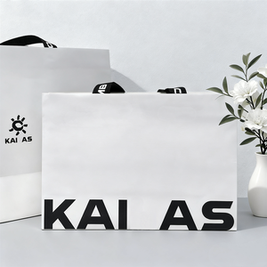 Tùy Chỉnh Thân Thiện Với Môi Bền Sang Trọng Vàng Lá Mờ Nổi Nhiều Lớp Dây Kéo Hàng Đầu Túi Giấy Trắng Cardstock Cho Giày Quần Áo - Product Image 3