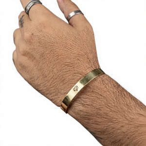 Bracelet de poignet en laiton pur poli gravé Om, bijou en métal élégant au design exquis - Product Image 1
