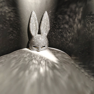 Máscara de conejito con diamantes de imitación, máscara de disfraz de fiesta con lentejuelas rosas para mujeres y niñas, eventos de baile de Halloween - Product Image 2