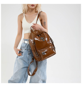 Sac à dos unisexe style gothique Y2K en cuir PU huilé, esthétique sombre, pour voyage et école, avec brevetés de croix en O - Vente chaude - Product Image 6