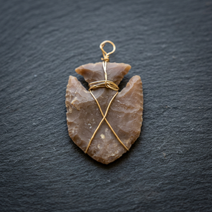 Meilleures ventes de pendentifs en alliage de cuivre en forme de flèche faits à la main avec placage de cuivre antique - Cadeau unisexe - Product Image 2