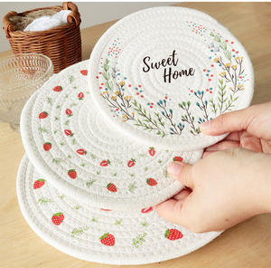 Dessous <span class=keywords><strong>de</strong></span> verre rond isolé tissé nordique <span class=keywords><strong>de</strong></span> luxe léger en coton imprimé tapis <span class=keywords><strong>de</strong></span> table et porte-pot avec fonction <span class=keywords><strong>de</strong></span> napperons - Product Image 1