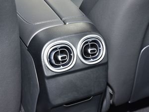 2025 mô hình Facelift Mercedes C-Class xe năng lượng mới hot-bán C350 <span class=keywords><strong>EL</strong></span> 4 cửa 5 chỗ ngồi xe - Product Image 5