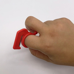 Cuchillo <span class=keywords><strong>de</strong></span> <span class=keywords><strong>seguridad</strong></span> rojo <span class=keywords><strong>de</strong></span> plástico para cortar anillos y cuerdas al por mayor - Product Image 6