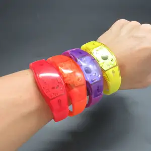 Gadget per feste con illuminazione personalizzata Lumineux Glow bracciale lampeggiante a LED con suono di musica attivata vocale