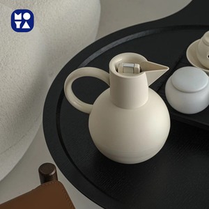 Hervidor de Acero Inoxidable Aislado de 1000 ml de la Marca MOYA |   Jarra de Agua Minimalista Ecológica con Asa, Mantiene el Frío de 12 a 24 Horas - Product Image 4