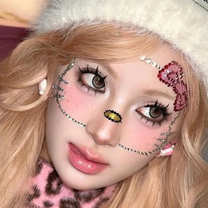 Pegatinas de tatuaje facial de Hello Kitty transfronterizas, hechas a mano con diamantes de imitación, maquillaje de Año Nuevo, decoraciones de diamantes de imitación con purpurina en tarjeta blanca. - Product Image 2