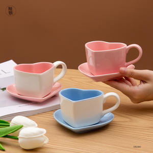 Ensemble tasse et soucoupe à café en céramique en forme de cœur, rose rouge uni, pour le thé de l'après-midi, usage domestique, avec poignée - Product Image 4