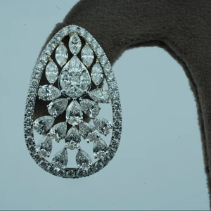 ต่างหูเพชรทันสมัยสีขาวและสีโรสโกลด์มาตรฐาน IGI ชุบทองสำหรับงานแต่งงานและของขวัญ - Product Image 1