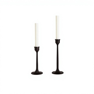 Porte-bougie festif, ensemble de 2 bougeoirs noirs en forme de colonne pour la décoration de la maison - Product Image 1