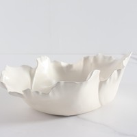 Moderne matte beige afwerking, delicate met de hand aangebrachte geruite patronen, keramische chocolade- en fruitserveerschaal & -kom voor cadeaus