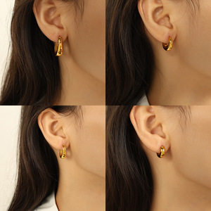 ต่างหูแบบห่วง ไทเทเนียมสตีล ชุบทอง 18K สำหรับทุกเพศ ใส่ได้ทุกวัน ดีไซน์มินิมอล ลายเส้นวงรี รูปทรงตัวยู รูปทรงเรขาคณิต - Product Image 4