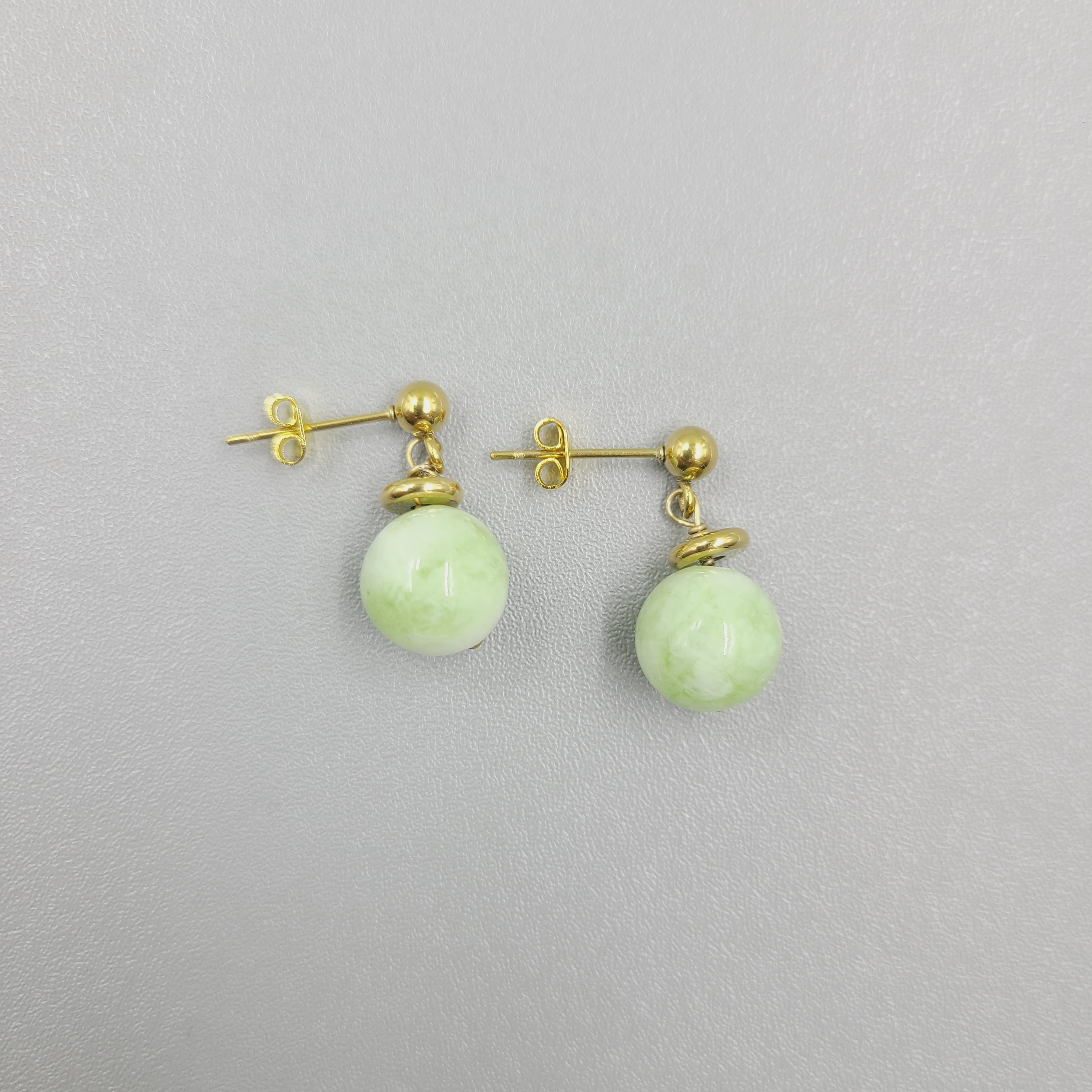 Boucles d'oreilles en jade vert doré