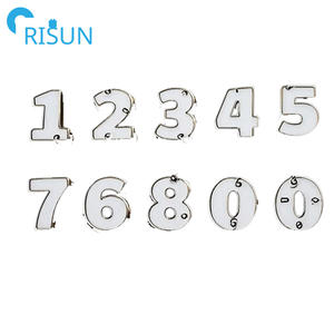 Insignia Digital de aniversario para fabricación al por mayor, recuerdo de letra dorada, Pin de solapa con número personalizado de mariposa, Pin esmaltado - Product Image 6