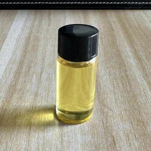 Muscone en vrac pour la fabrication de parfums, liquide jaune clair, composé aromatique pour parfums fins. - Product Image 1