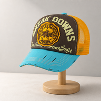 Fabrication de casquettes snapback promotionnelles pour le sport, casquettes de pêche personnalisées avec broderie, casquettes trucker en mesh usé, sur mesure.