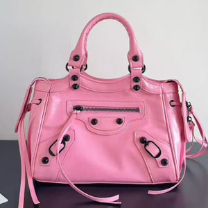 Pochette de luxe pour femme, imperméable, à rivets, motif géométrique, avec logo, et bandoulière amovible, style motard, sac de créateur tendance - Product Image 1