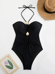 Maillot de bain une pièce noir pour femme, style halter, découpes multiples sur le devant, décorations métalliques dorées, froncé, coupe haute, pour la plage, vente en gros - Product Image 4