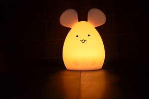 Kích thước nhỏ chuột dễ thương hình <span class=keywords><strong>LED</strong></span> ánh sáng ban đêm với chất liệu Silicone an toàn cho trẻ em đèn cạnh giường ngủ Đồ chơi đèn ngủ - Product Image 5