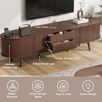 Meuble de rangement en MDF rainuré en noyer, style Mid-Century, finition non peinte, avec prise électrique, système de gestion des câbles et compartiments dissimulés