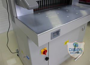 Vente chaude Industrie Auto Guillotine Cutter Flexo Cup Impression et Coupe Électrique <span class=keywords><strong>Utilisé</strong></span> Machine De Découpe De Papier Prix à Vendre Japon - Product Image 4