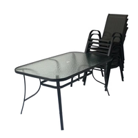 Ensemble de meubles de jardin avec table en verre trempé ondulé, chaises empilables et trou pour parasol