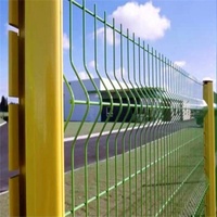 Panneau de clôture de sécurité en treillis d'acier soudé 3D, design incurvé triangulaire, galvanisé, revêtement PVC, hauteur personnalisable pour usage résidentiel